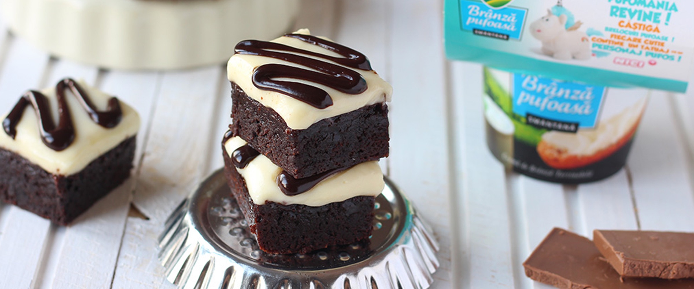 BROWNIE CU CREMĂ DE BRÂNZĂ