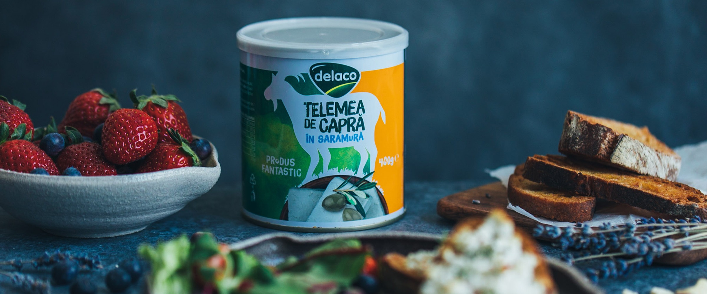 SALATĂ DE PRIMĂVARĂ CU BRÂNZĂ ȘI FRUCTE