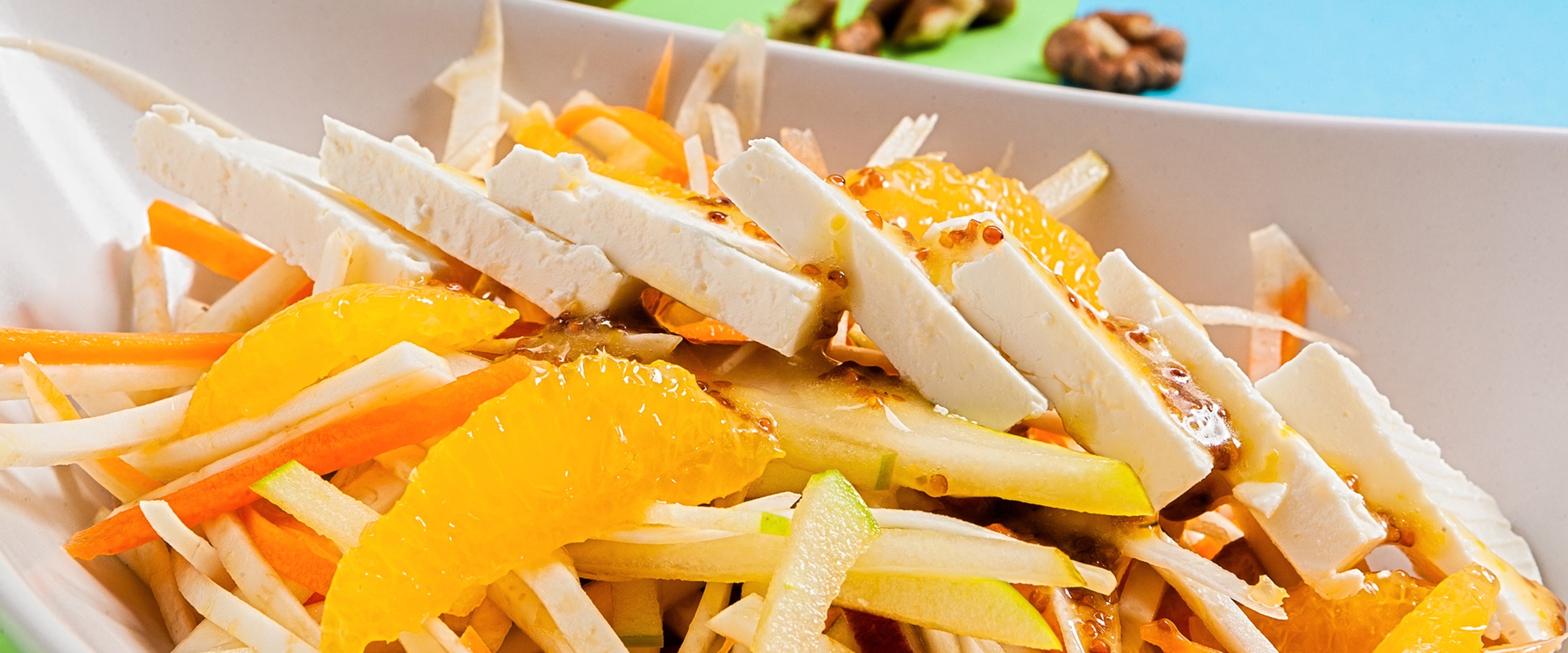 SALATĂ DE CRUDITĂȚI ȘI TELEMEA DE VACĂ